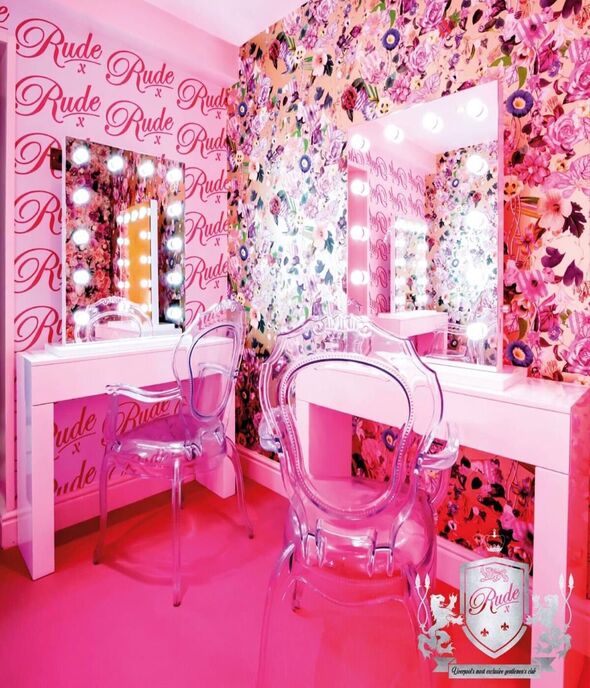 The Uk Amp 39 S Largest Strip Amp 39 Empowers Amp 39 Women And The Highest Earning Dancer Is 47 Express Co Uk